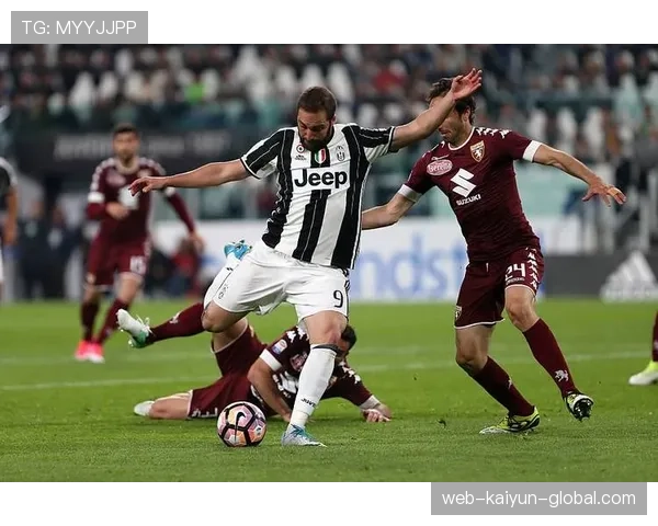 AC米兰高位压迫战术频遭打穿，防守稳定性面临考验