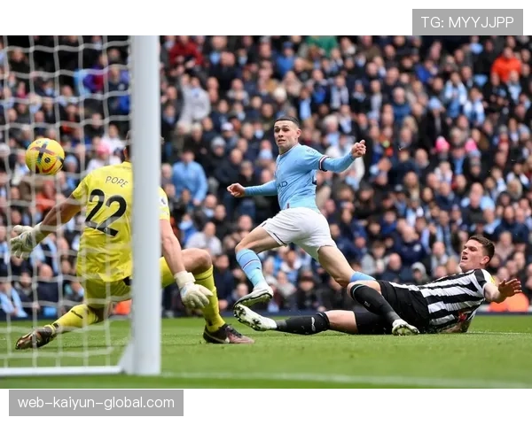 曼城进攻看似集中中路，其实边路隐患藏不住了